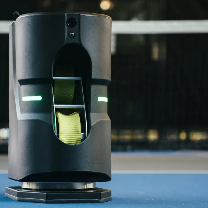 Tennibot Partner Lite ball machine on a tennis court